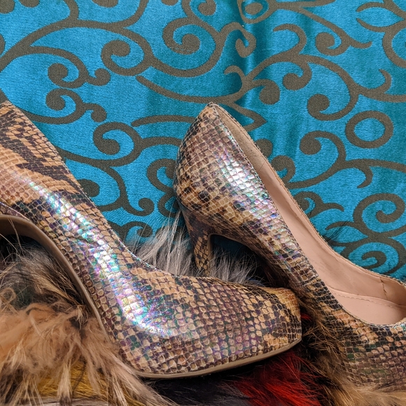 BCBG generation snake skin heels - Picture 4 of 10